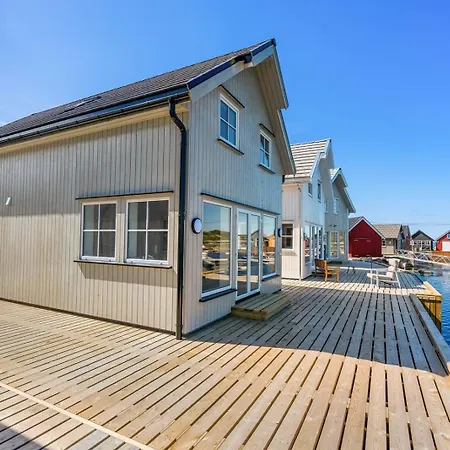 Noatun Waterfront Home,